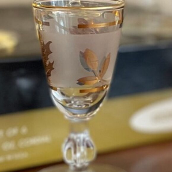 Vintage Libbey Hostess Glassware 1 oz. Cordial Glasses 'Gold Leaves' Set of 5 - Picture 4 of 6